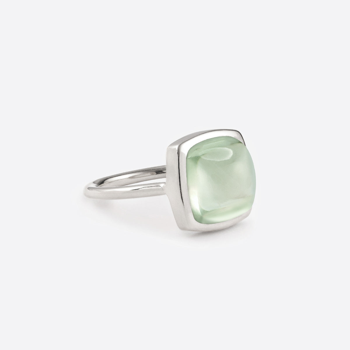 Bague pour femme coussin en argent rhodie sertie d'une prasiolite verte