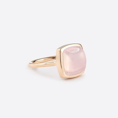 bague pour femme en or rose avec une forme coussin sertie d'une quartz rose