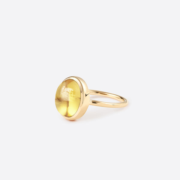 bague femme fantaisie petit ovale en or jaune 18k serti d une pierre citrine jaune