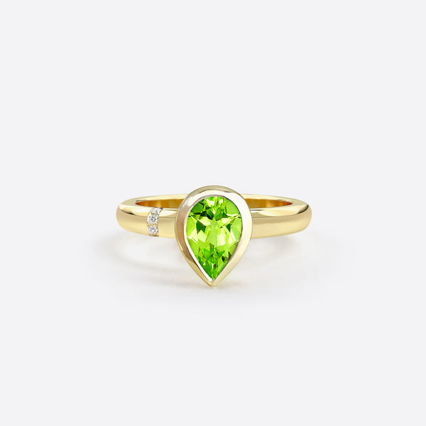 bague en forme de poire en argent plaque or jaune sertie d une pierre peridot verte et diamants