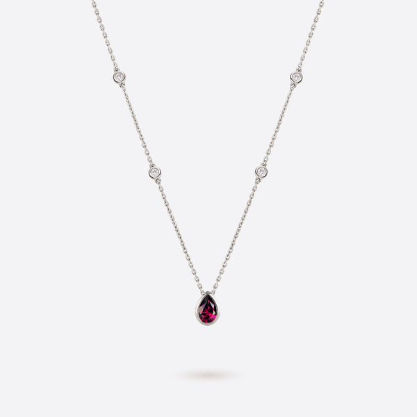 collier en argent rhodie accompagne de diamants et rhodolite bordeaux en forme de poire